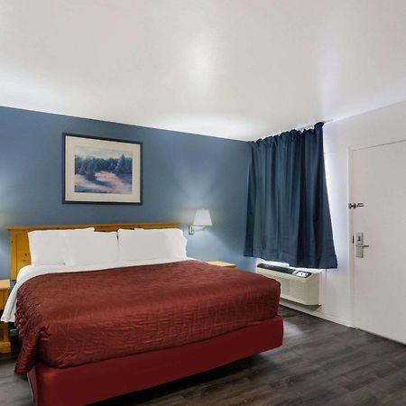 Rodeway Inn & Suites Sidney Historic Downtown I-80 Екстериор снимка