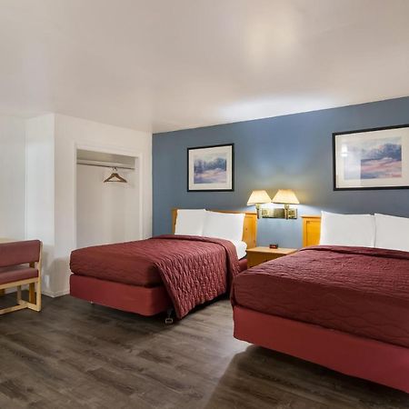 Rodeway Inn & Suites Sidney Historic Downtown I-80 Екстериор снимка