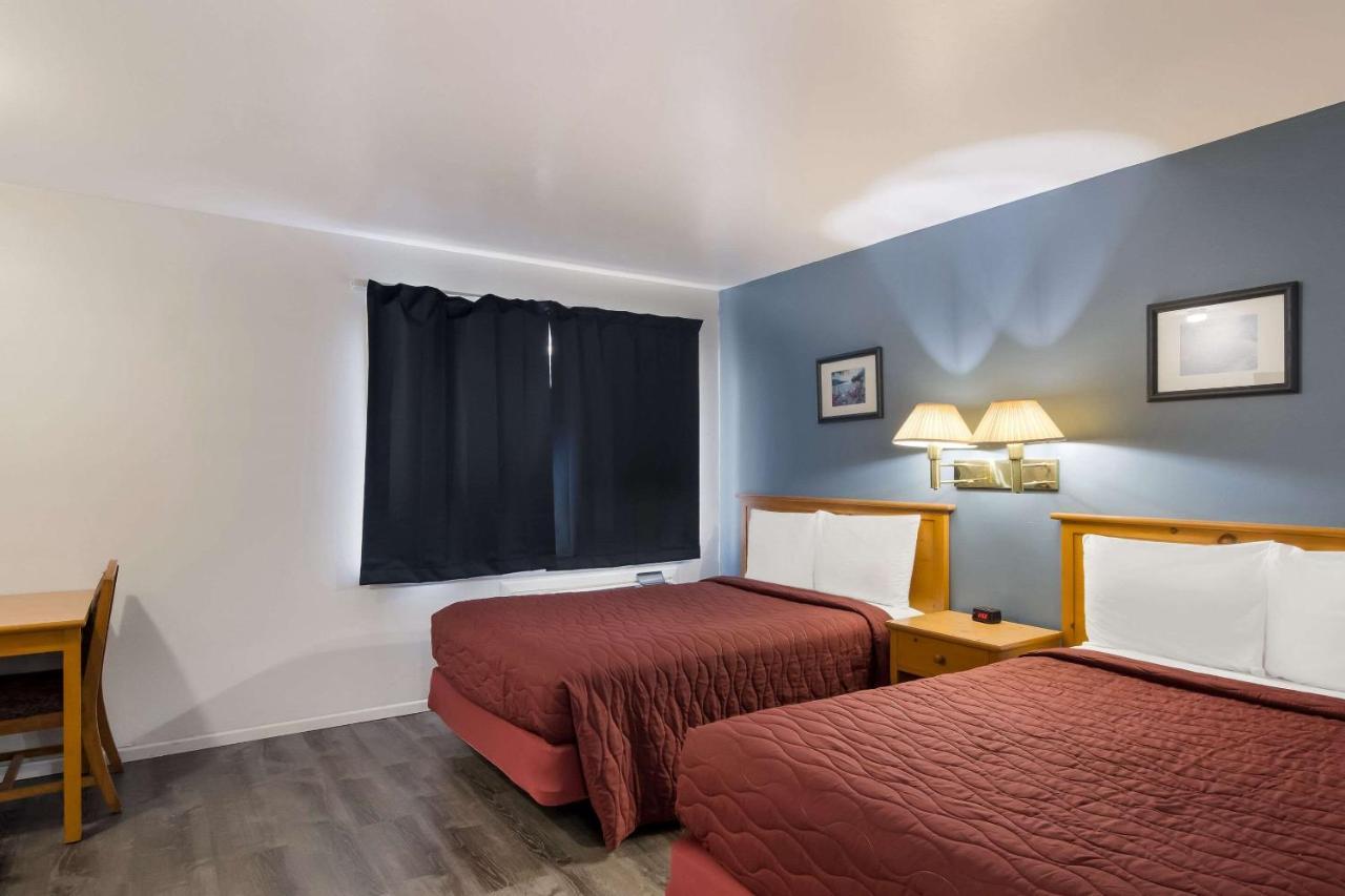 Rodeway Inn & Suites Sidney Historic Downtown I-80 Екстериор снимка