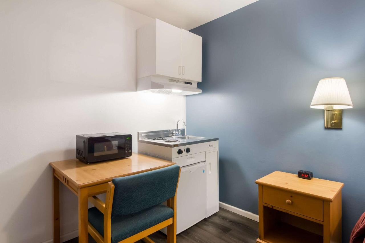 Rodeway Inn & Suites Sidney Historic Downtown I-80 Екстериор снимка