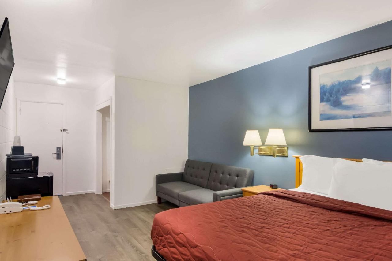 Rodeway Inn & Suites Sidney Historic Downtown I-80 Екстериор снимка
