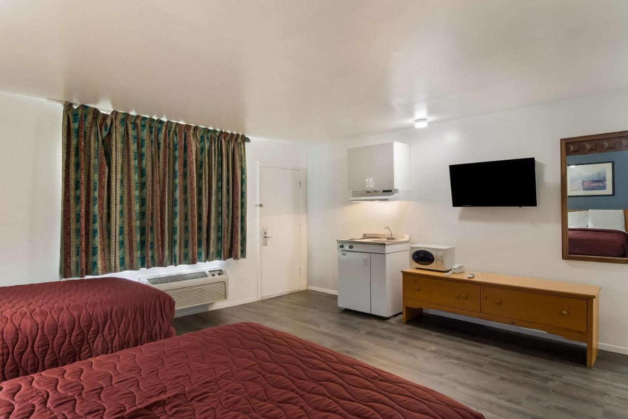 Rodeway Inn & Suites Sidney Historic Downtown I-80 Екстериор снимка