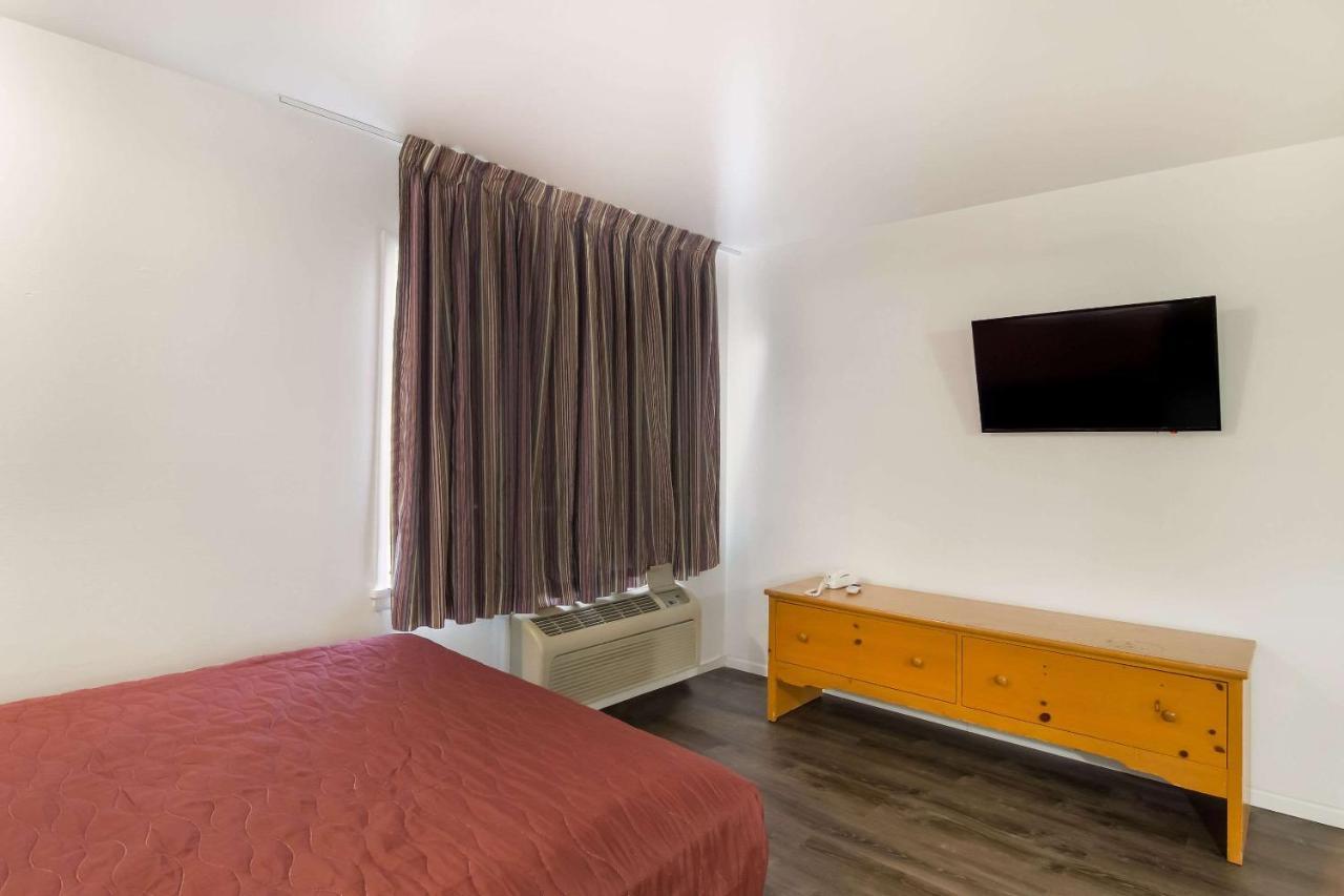 Rodeway Inn & Suites Sidney Historic Downtown I-80 Екстериор снимка