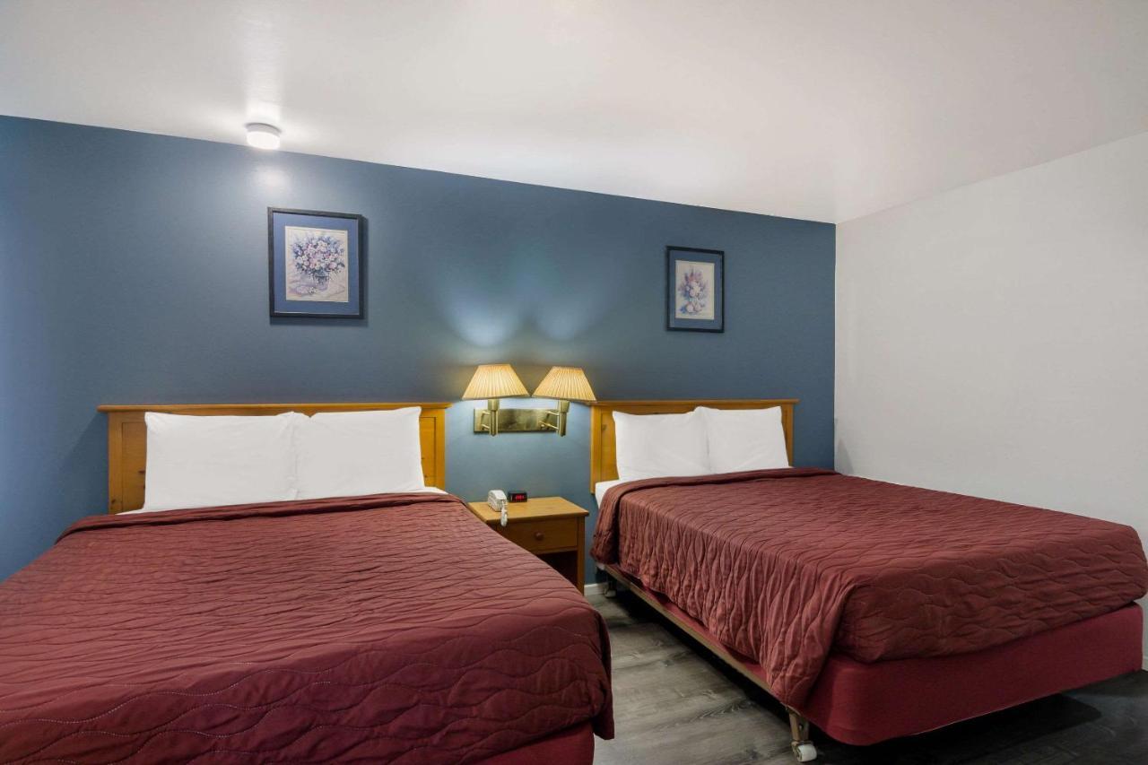 Rodeway Inn & Suites Sidney Historic Downtown I-80 Екстериор снимка