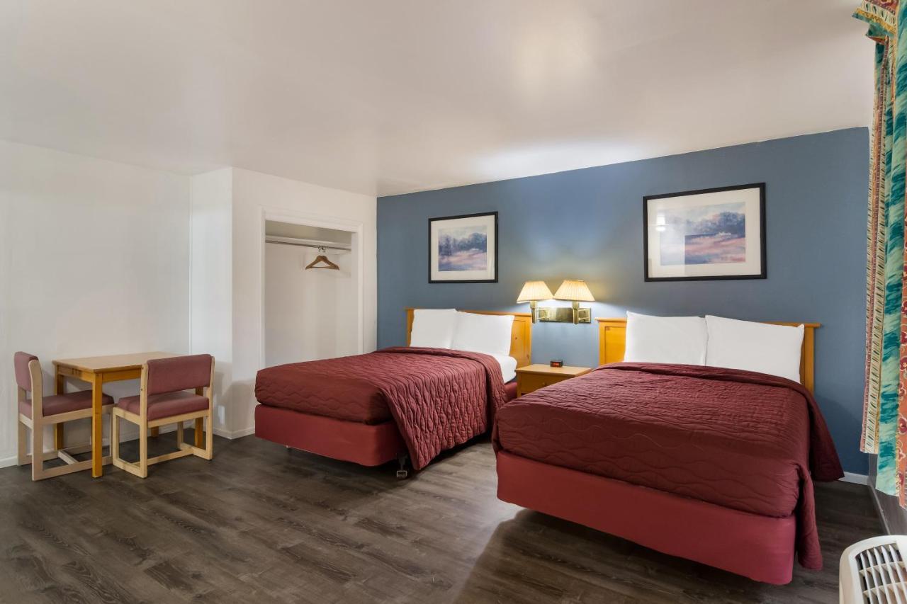 Rodeway Inn & Suites Sidney Historic Downtown I-80 Екстериор снимка