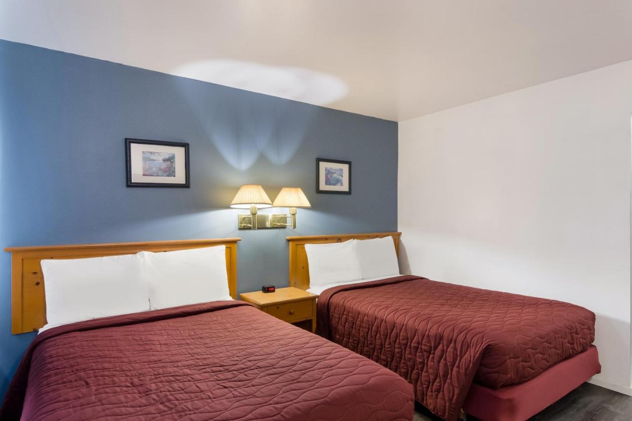 Rodeway Inn & Suites Sidney Historic Downtown I-80 Екстериор снимка