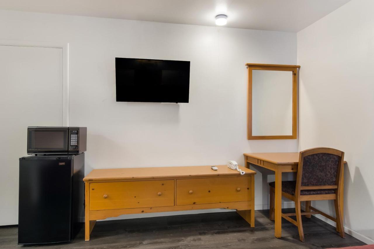 Rodeway Inn & Suites Sidney Historic Downtown I-80 Екстериор снимка